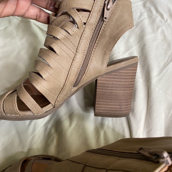 Universal Thread Shoes - Universal Thread Open-Toe Heeled Sandals 9